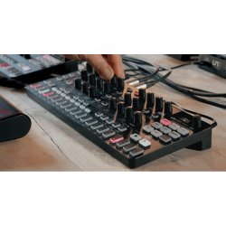 IK Multimedia UNO Synth PRO X