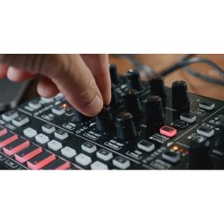 IK Multimedia UNO Synth PRO X