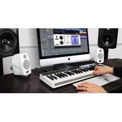 iLoud: Micro Monitor Speakers - white