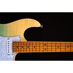 JS450 Elektrisk fra Jet Guitars - Trans Blue : Roasted Maple Fretboard