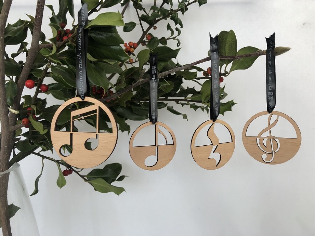 Wooden music pendants : pack of 4 pieces
