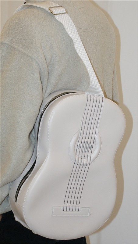 Musicwear: Acoustic-Style Shoulder Bag With Built In Rechargable Speaker (White)